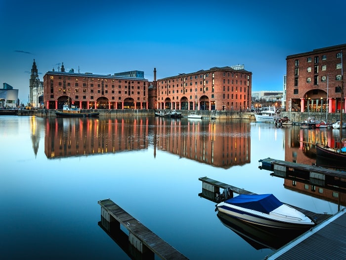 liverpool_docks_night-min